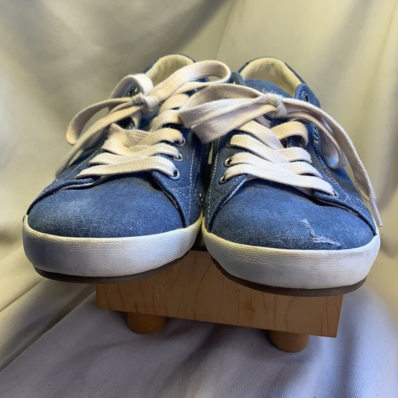 Taos denim jean almost NEW sneakers worn once! EUC - Picture 3 of 16